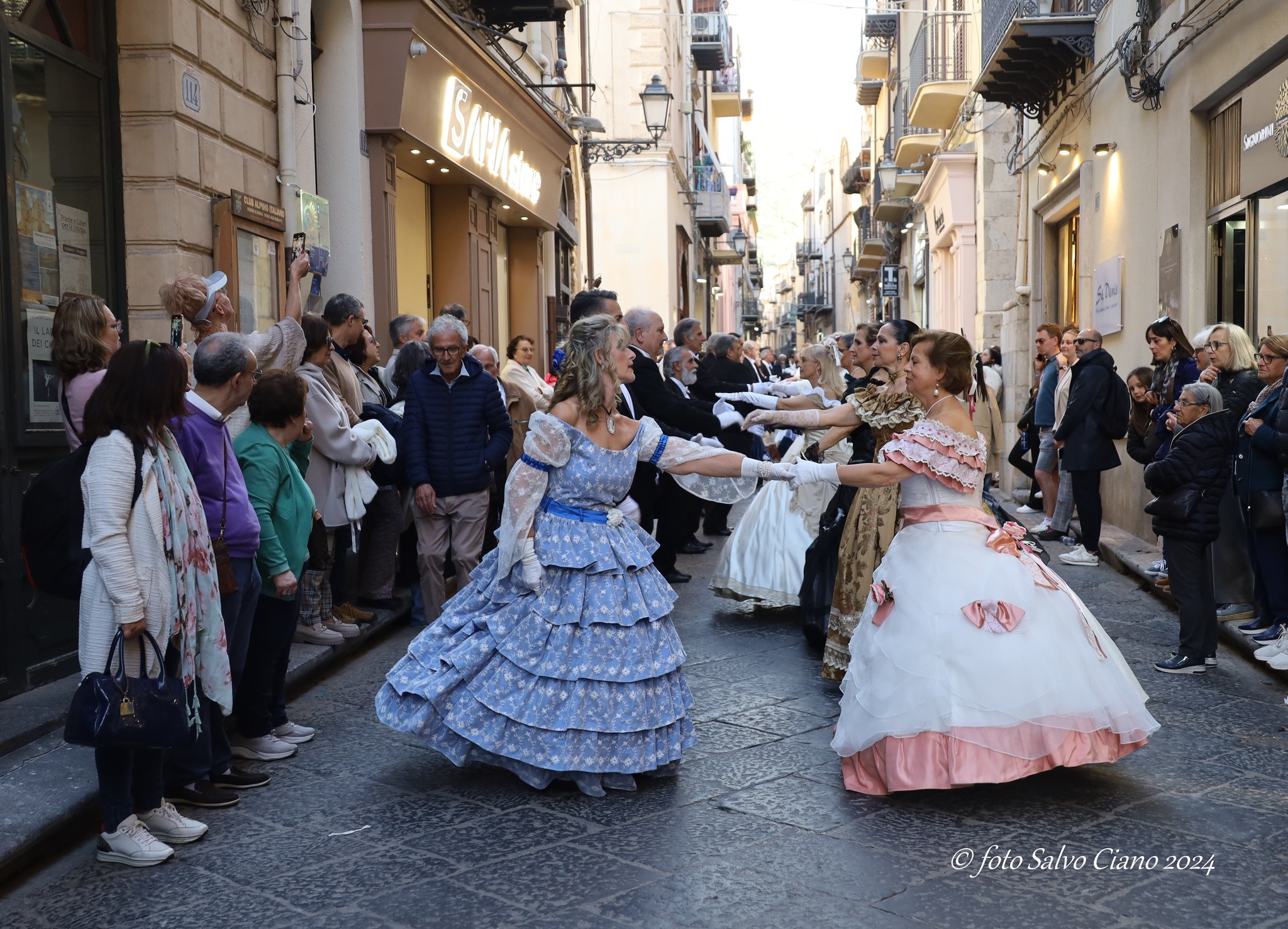 promenade ottocento earth day cefalu